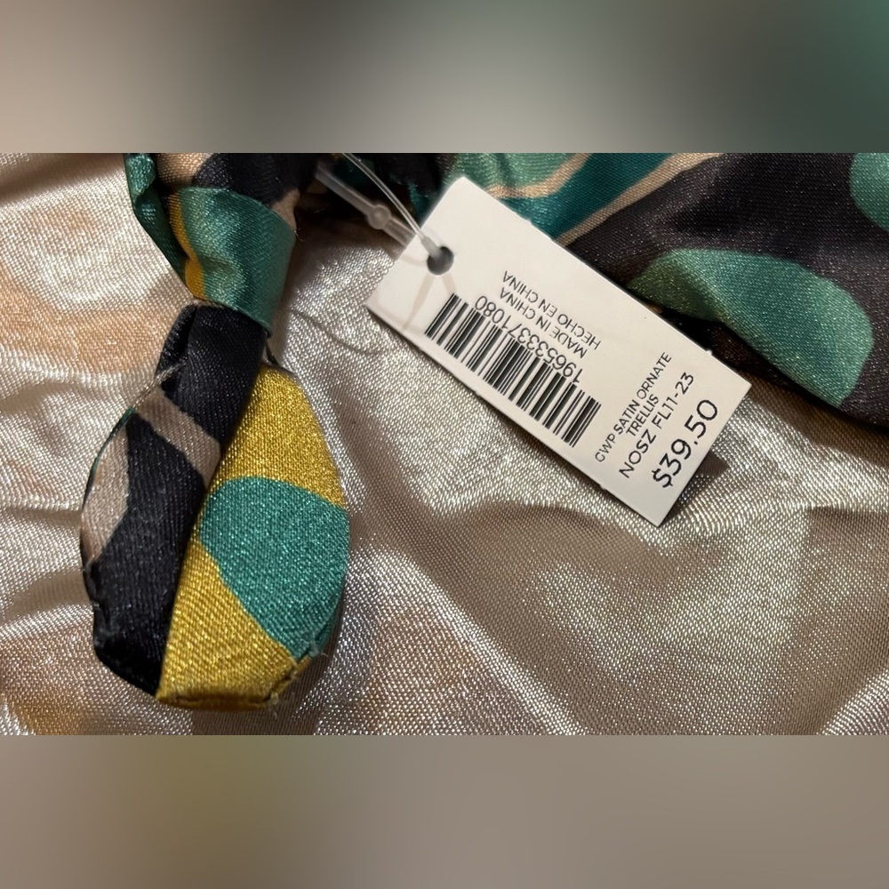 CHICO'S POUCH, EYE MASK, PILOW CASE, HAIR SCRUNCHIE SILKY SATIN SET NEW NWT - Picture 3 of 3